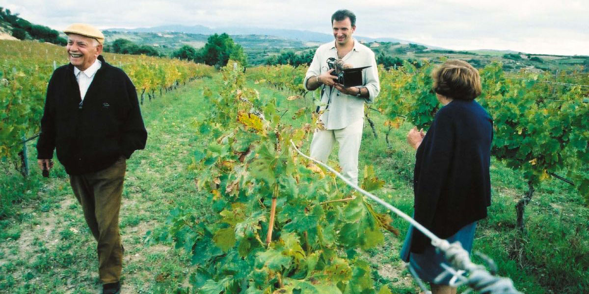 The cast of Mondovino enjoying a vineyard.